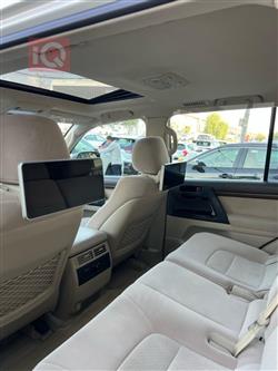 تۆیۆتا لاند کروزەر